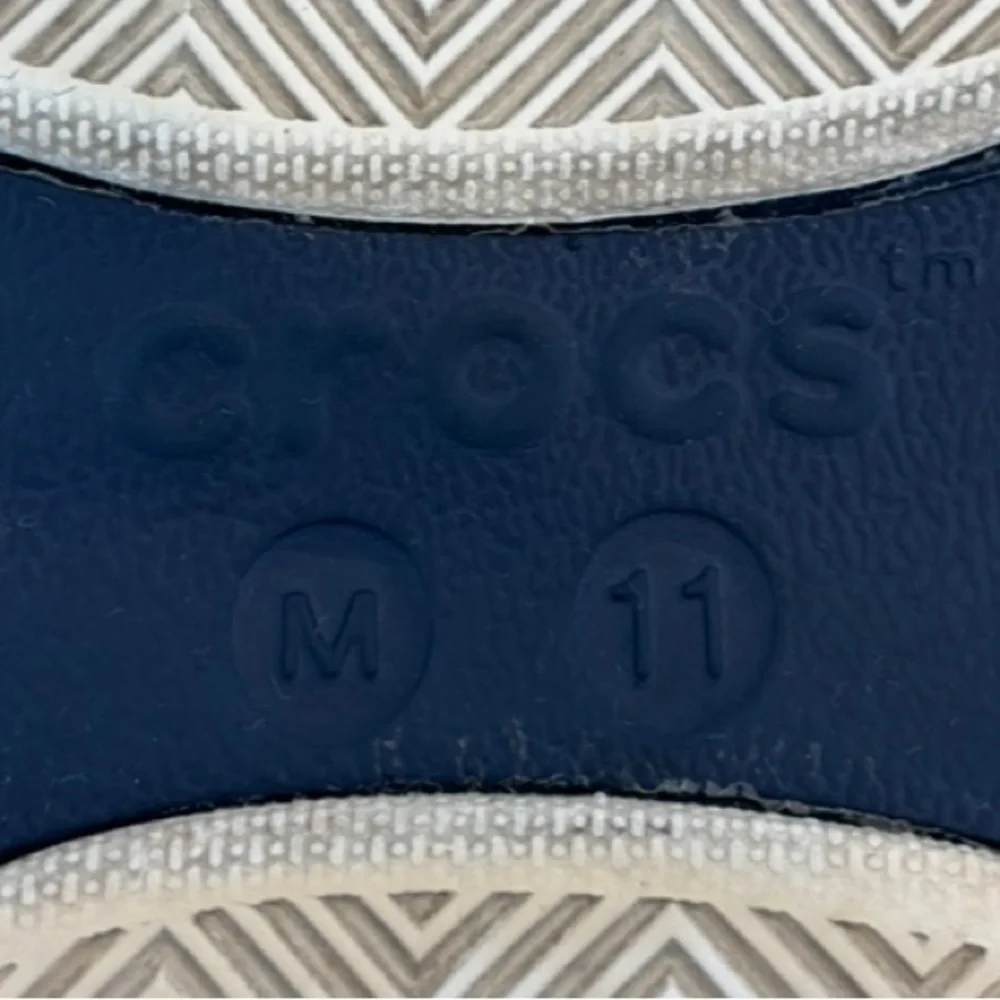 Crocs Men’s Swiftwater Deck Navy Blue Flip Sandals Size 11